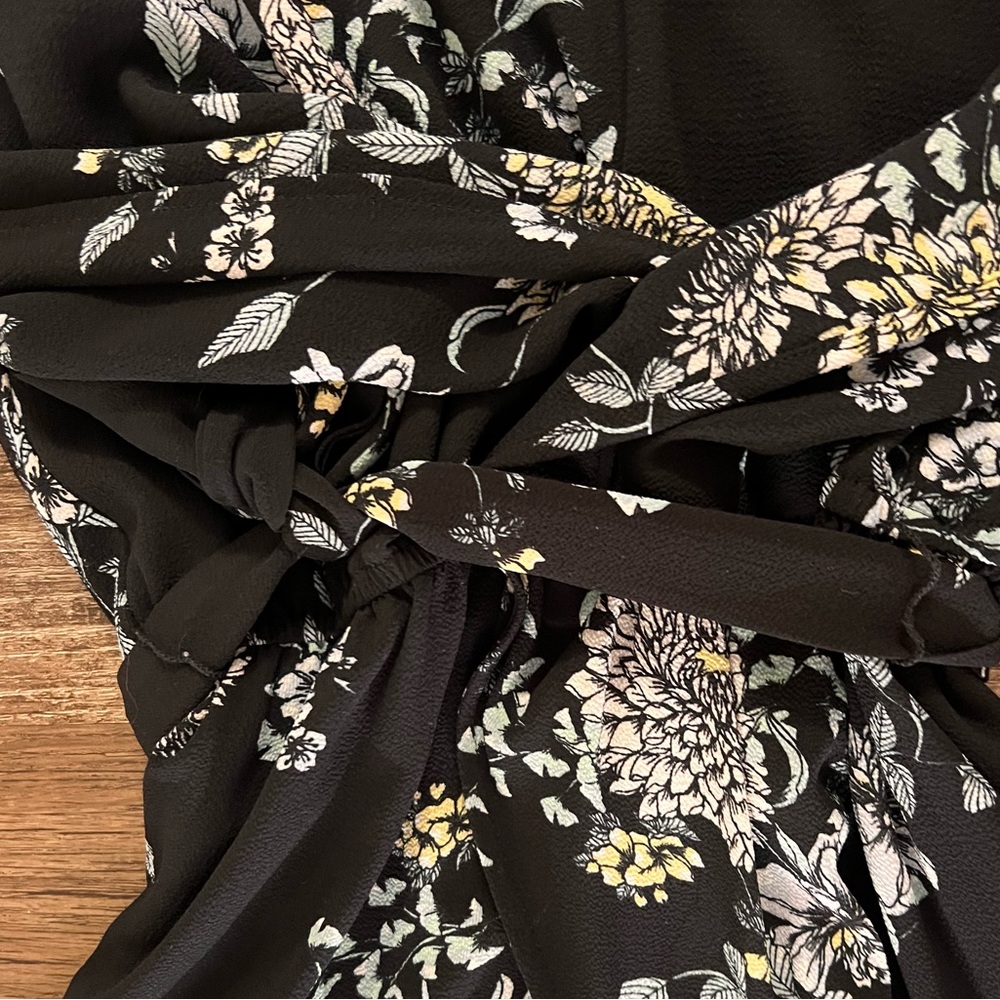 🖤🌿HOST PICK🌿🖤 Floral Romper Dress - Picture 4 of 6